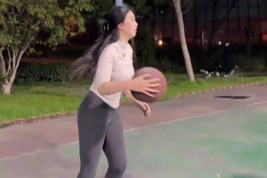 😍哪还看得到打的什么球，只看得见你！