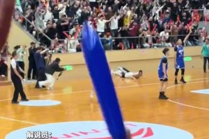 野球场篮球赛也这么好看！潮州球王陈桂兰三分绝杀对手