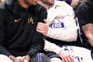 要被八村垒笑死了！ 记者问八村垒在连胜期间起到了什么领导力..