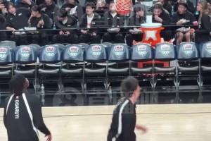 小吧现场直击🔥郇斯楠出战耐克篮球峰会！热身状态很松弛~